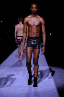 Tom Ford Fall 2018 Menswear  Том Форд осень зима 2018 коллекция Tom Ford TF неделя моды в Нью Йорке Мужские трусы Tom Ford  Mainstyles